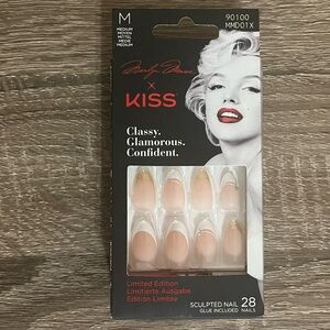 Limited Edition Marilyn Monroe x KISS Medium Sculpted Nails